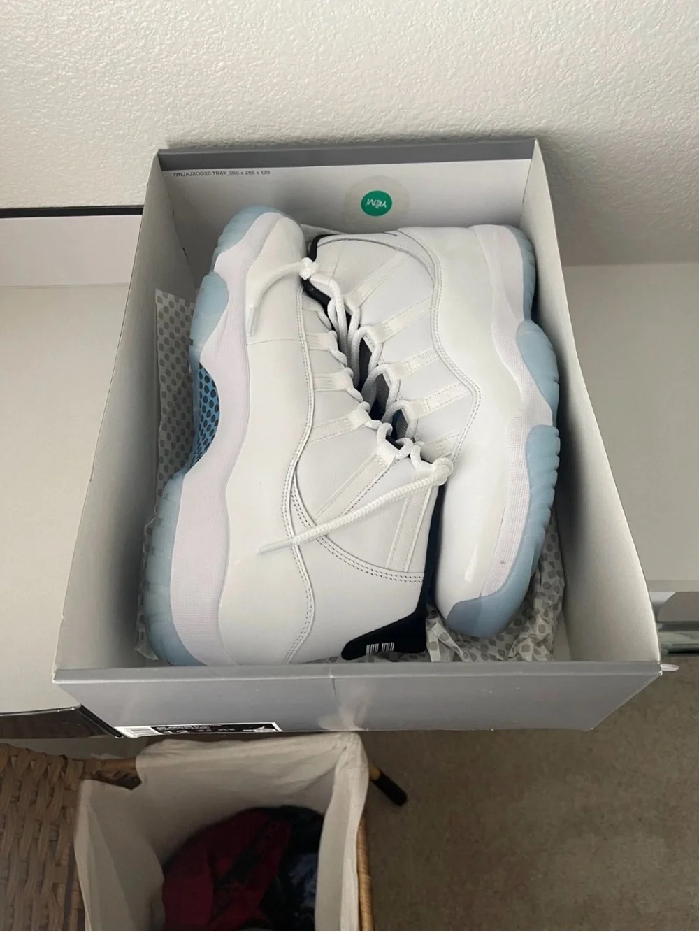 Jordan 11 retro Columbia legend blue size 13